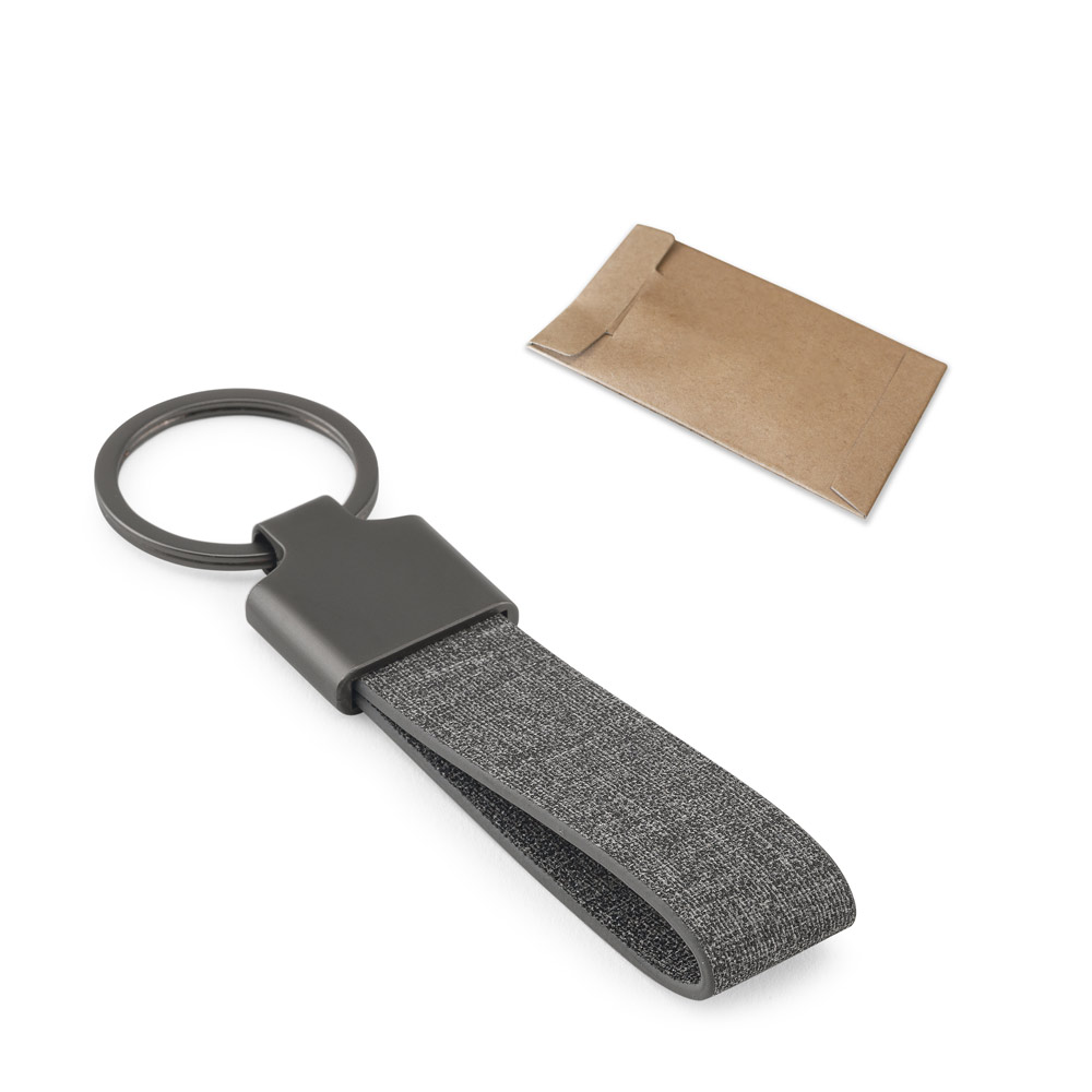 RAVEN. Chaveiro em metal e PET 30% reciclado